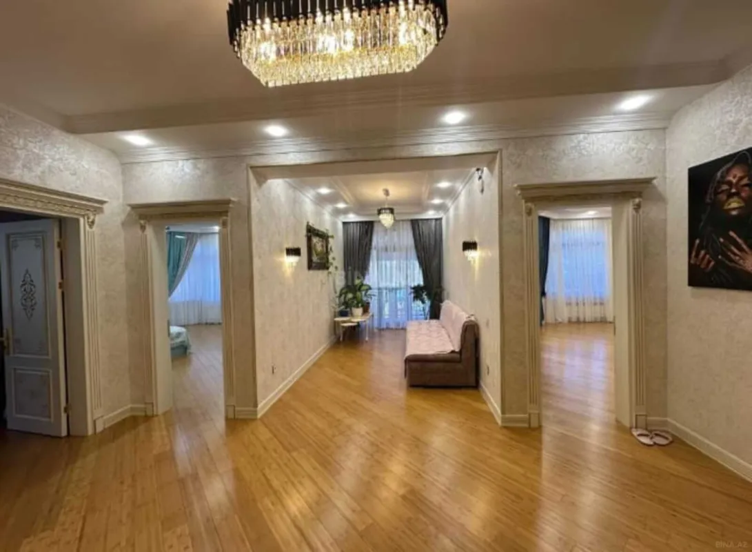 Satılır 8 otaqlı həyət evi 800 m²