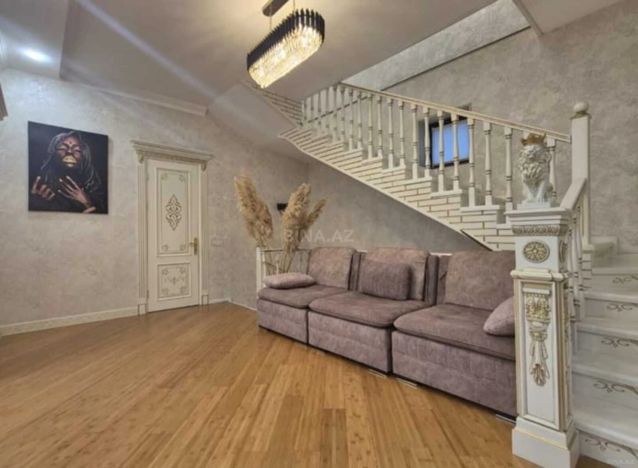 Satılır 8 otaqlı həyət evi 800 m²