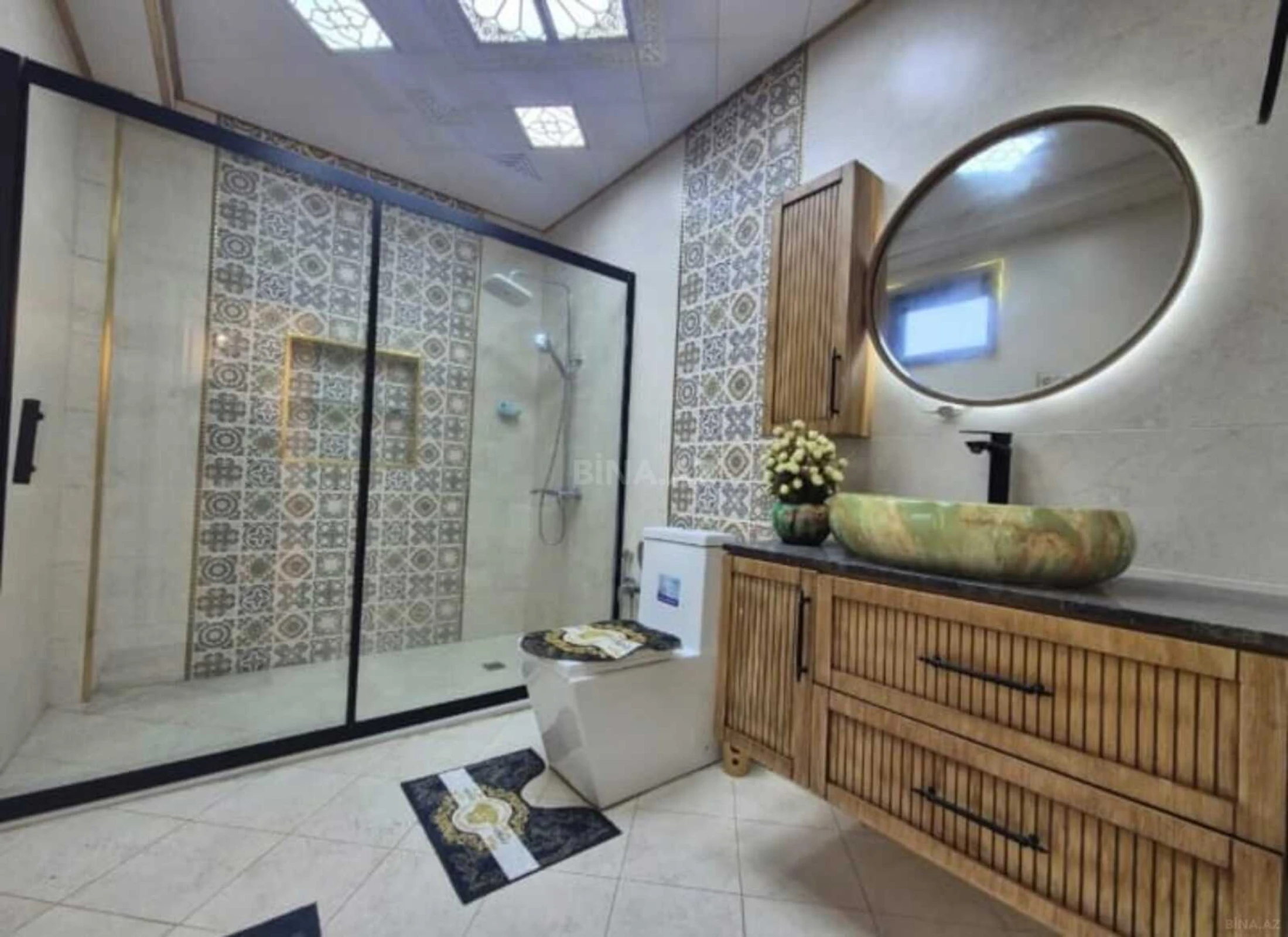 Satılır 8 otaqlı həyət evi 800 m²