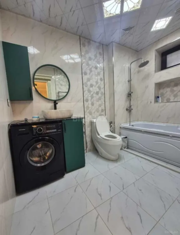 Satılır 8 otaqlı həyət evi 800 m²