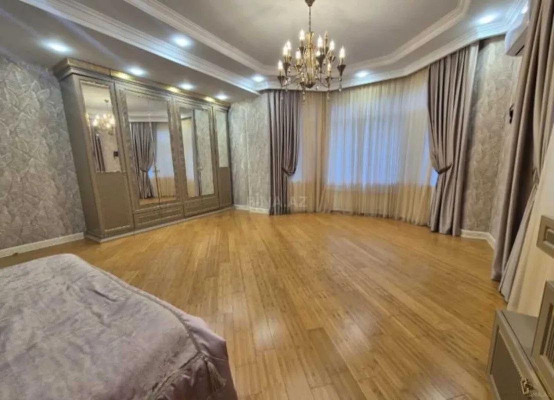 Satılır 8 otaqlı həyət evi 800 m²
