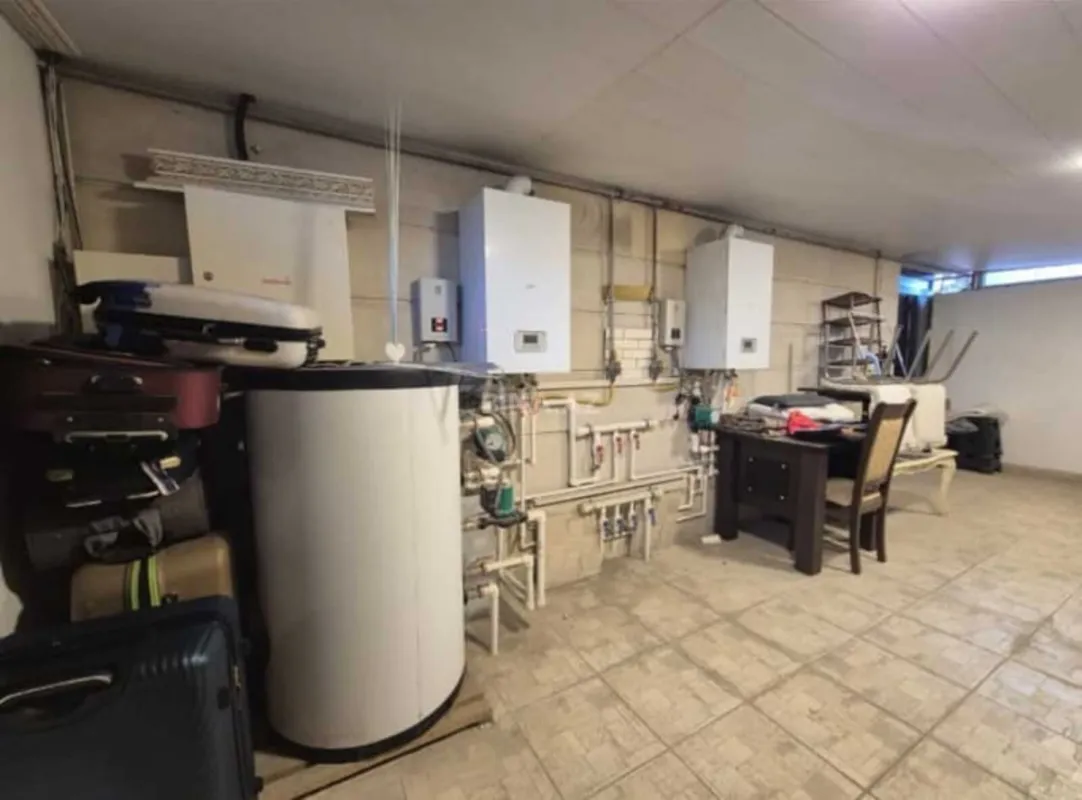 Satılır 8 otaqlı həyət evi 800 m²