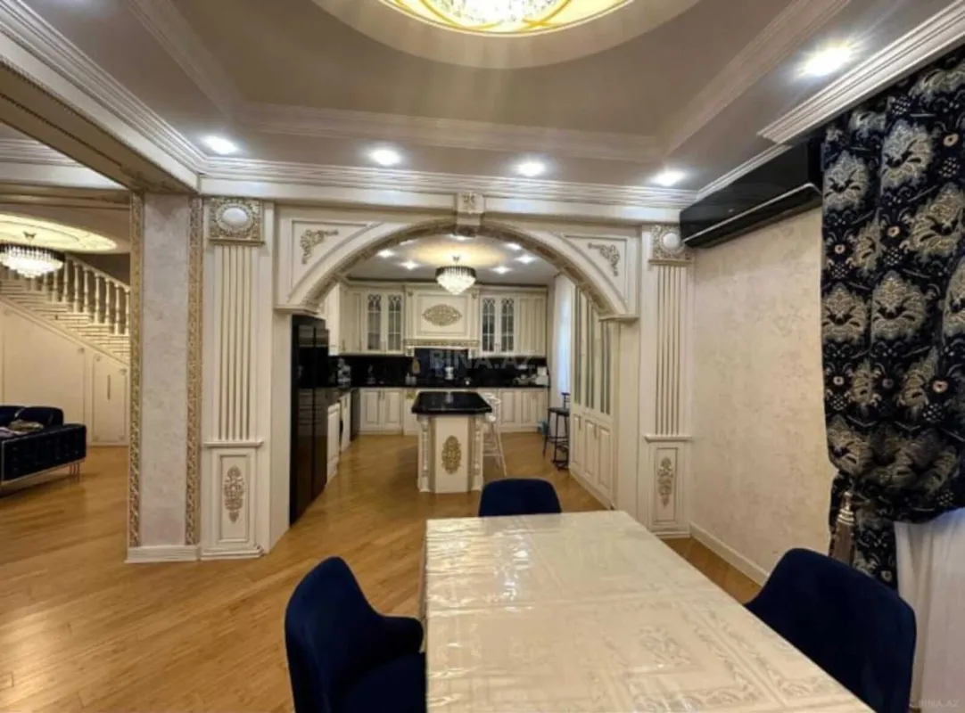 Satılır 8 otaqlı həyət evi 800 m²