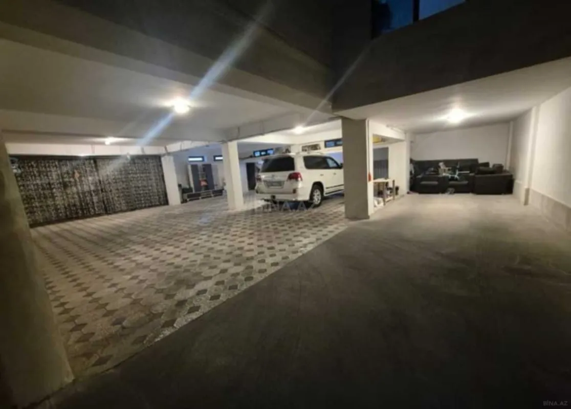 Satılır 8 otaqlı həyət evi 800 m²