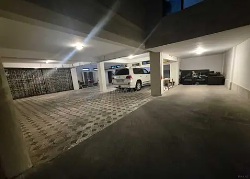 Satılır 8 otaqlı həyət evi 800 m²