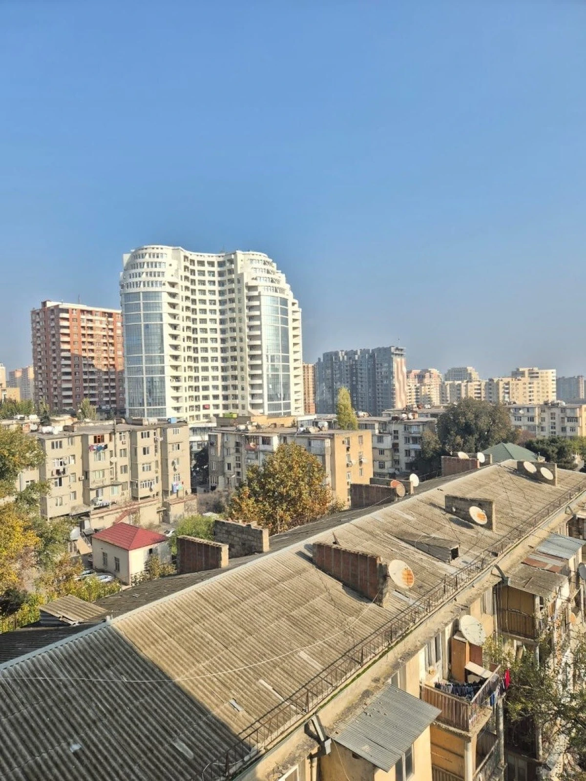 Satılır 3 otaqlı mənzil 144 m²