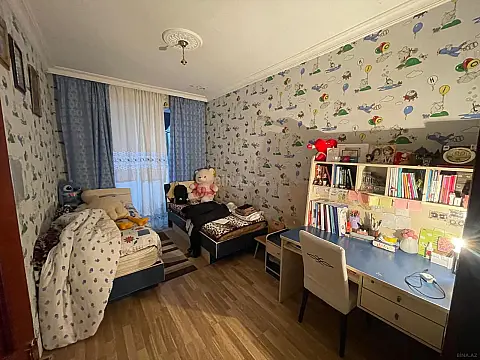 Satılır 4 otaqlı mənzil 105 m²