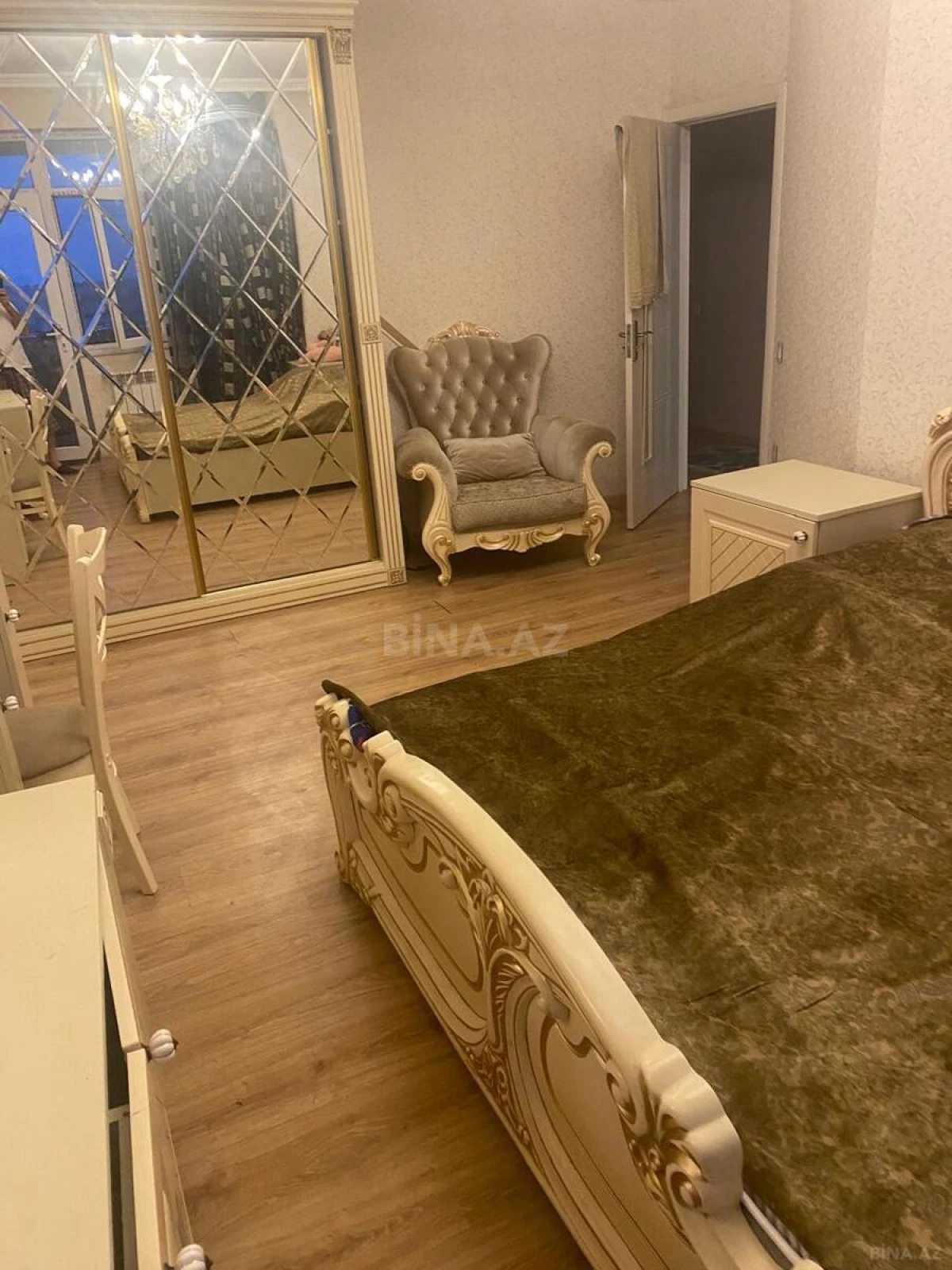 Satılır 3 otaqlı mənzil 103 m²
