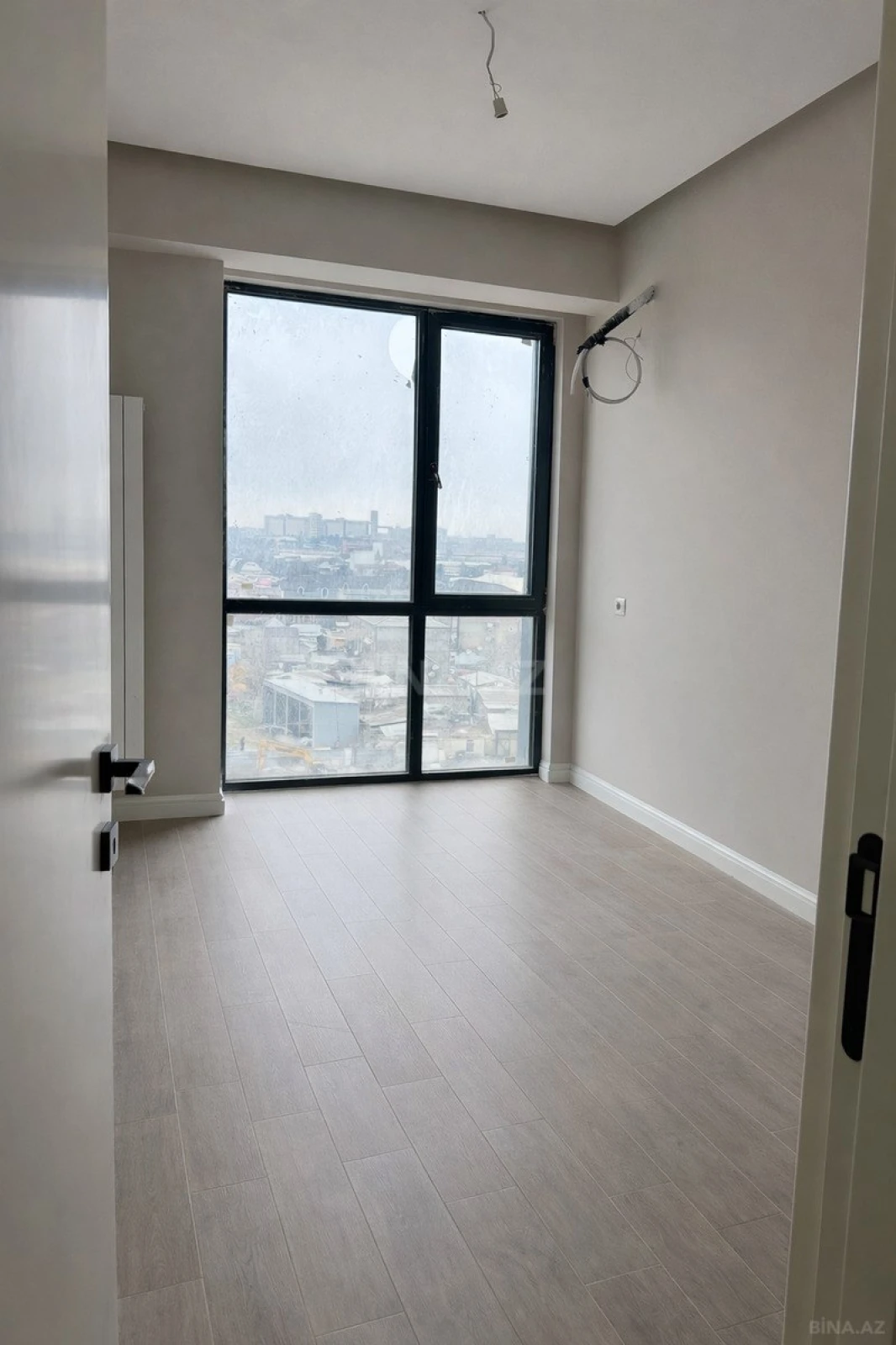 Satılır 4 otaqlı mənzil 130 m²