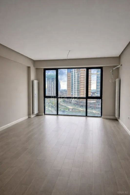 Satılır 4 otaqlı mənzil 130 m²