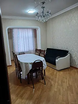 Kirayə verilir 2 otaqlı mənzil 61 m²