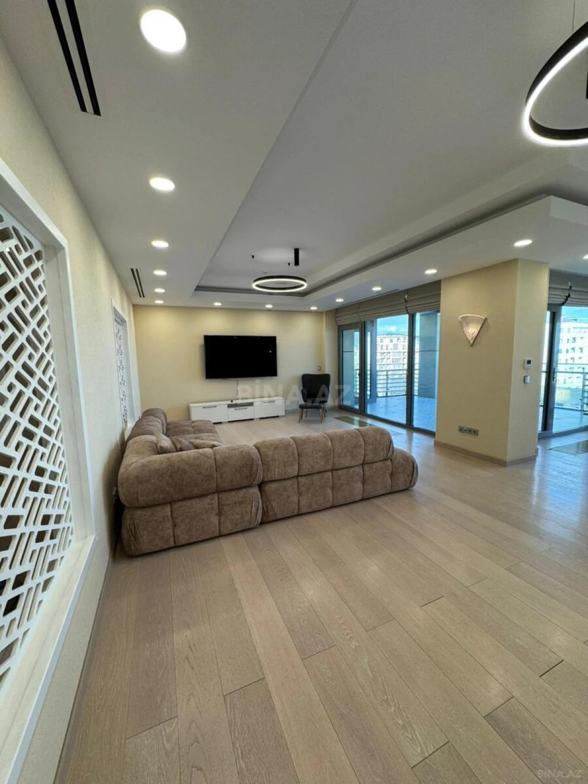 Kirayə verilir 4 otaqlı mənzil 325 m²