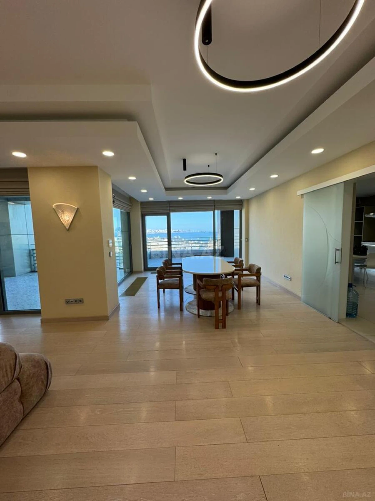 Kirayə verilir 4 otaqlı mənzil 325 m²