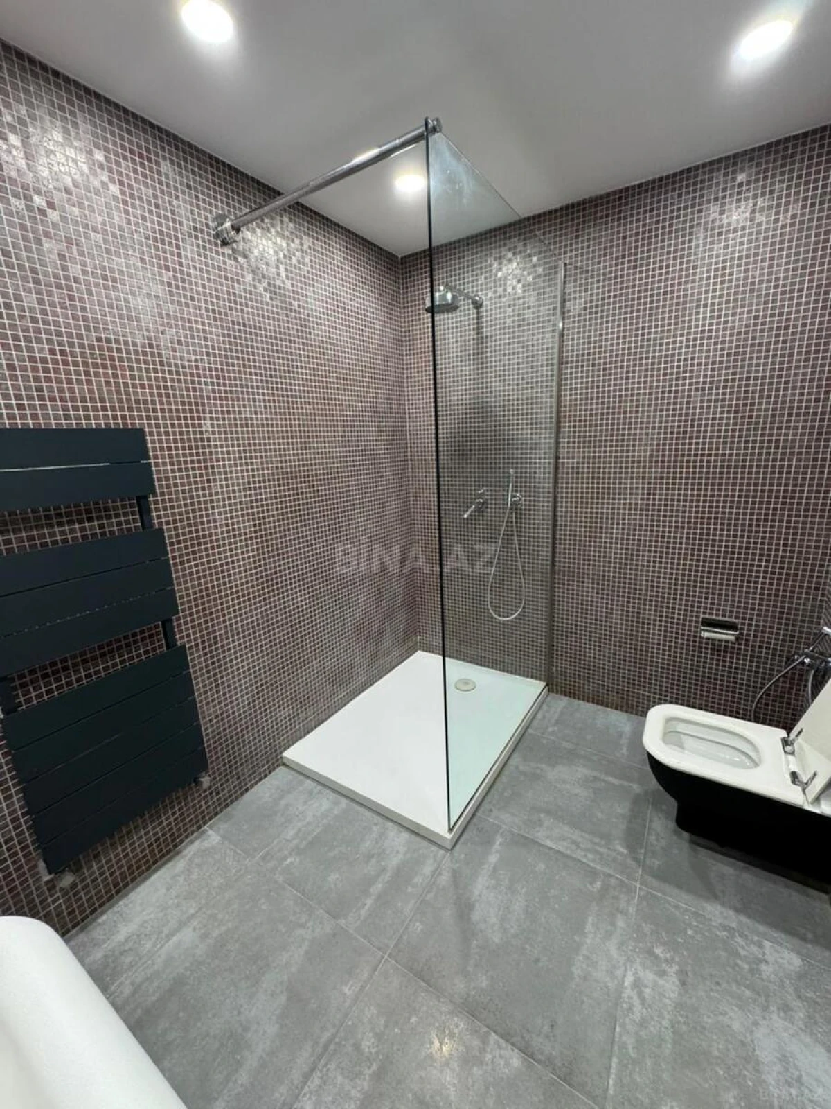 Kirayə verilir 4 otaqlı mənzil 325 m²
