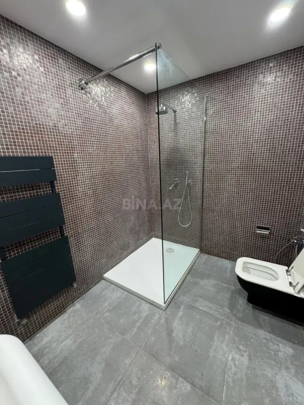 Kirayə verilir 4 otaqlı mənzil 325 m²
