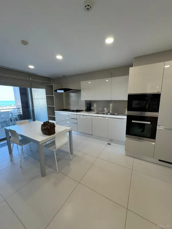 Kirayə verilir 4 otaqlı mənzil 325 m²