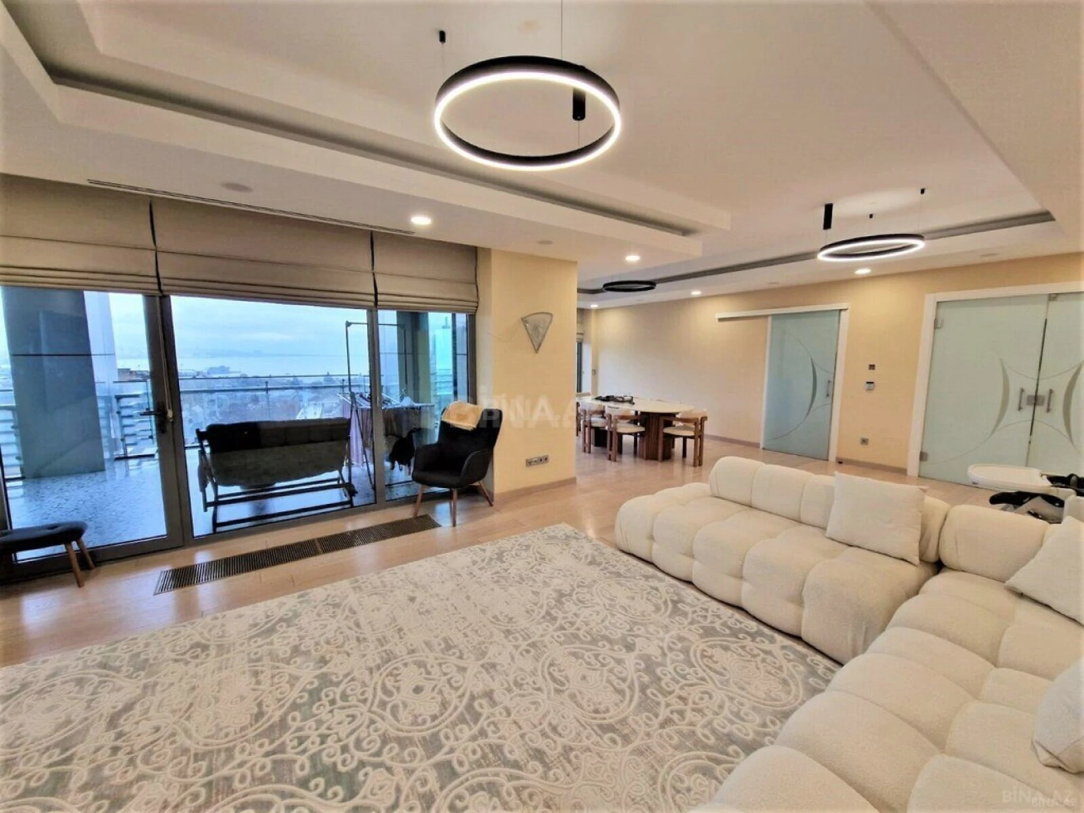 Kirayə verilir 4 otaqlı mənzil 325 m²
