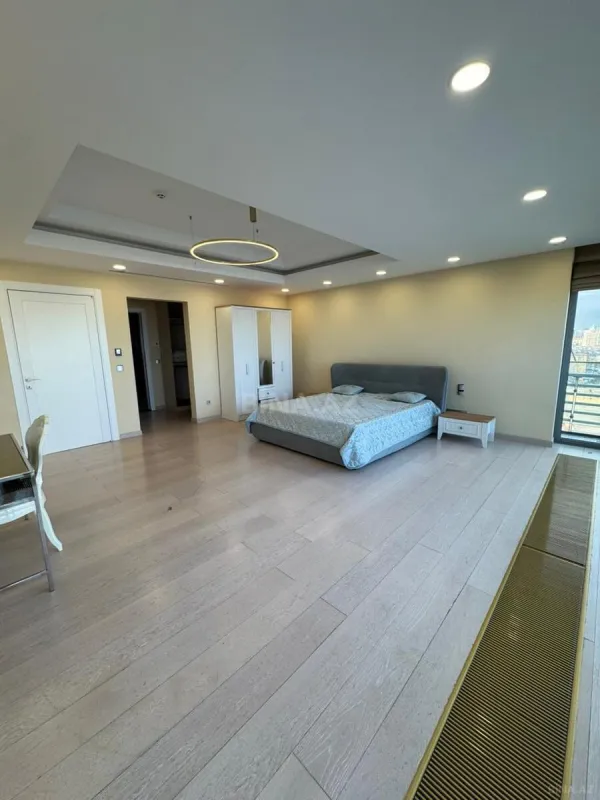 Kirayə verilir 4 otaqlı mənzil 325 m²