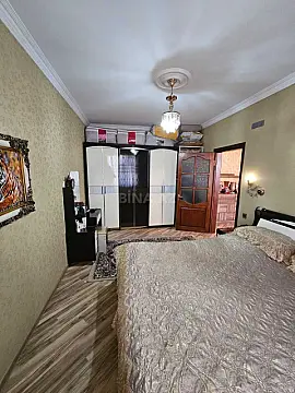Satılır 5 otaqlı mənzil 130 m²