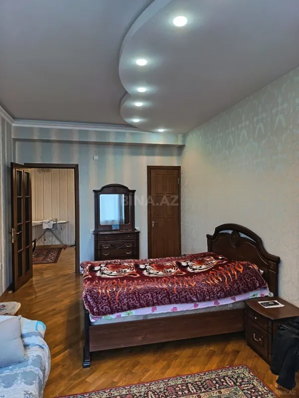 Satılır 3 otaqlı mənzil 130 m²