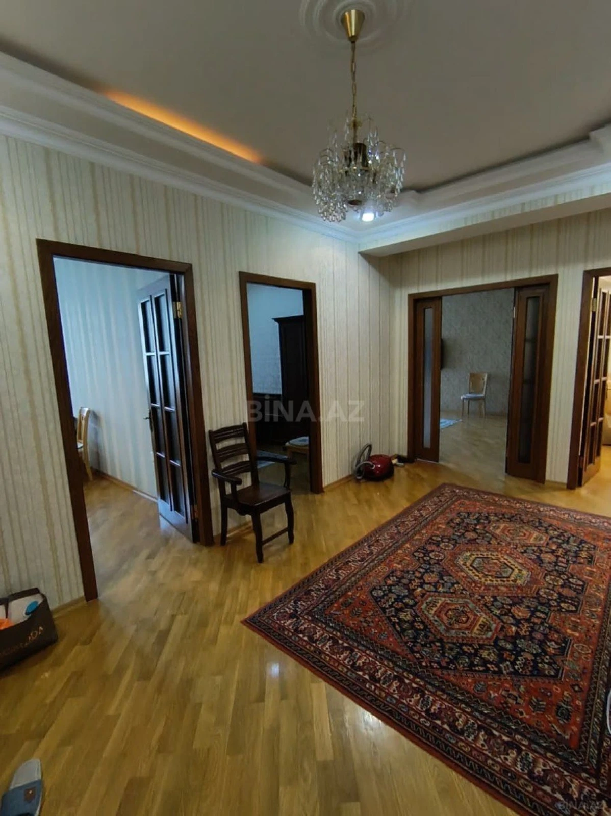 Satılır 3 otaqlı mənzil 130 m²
