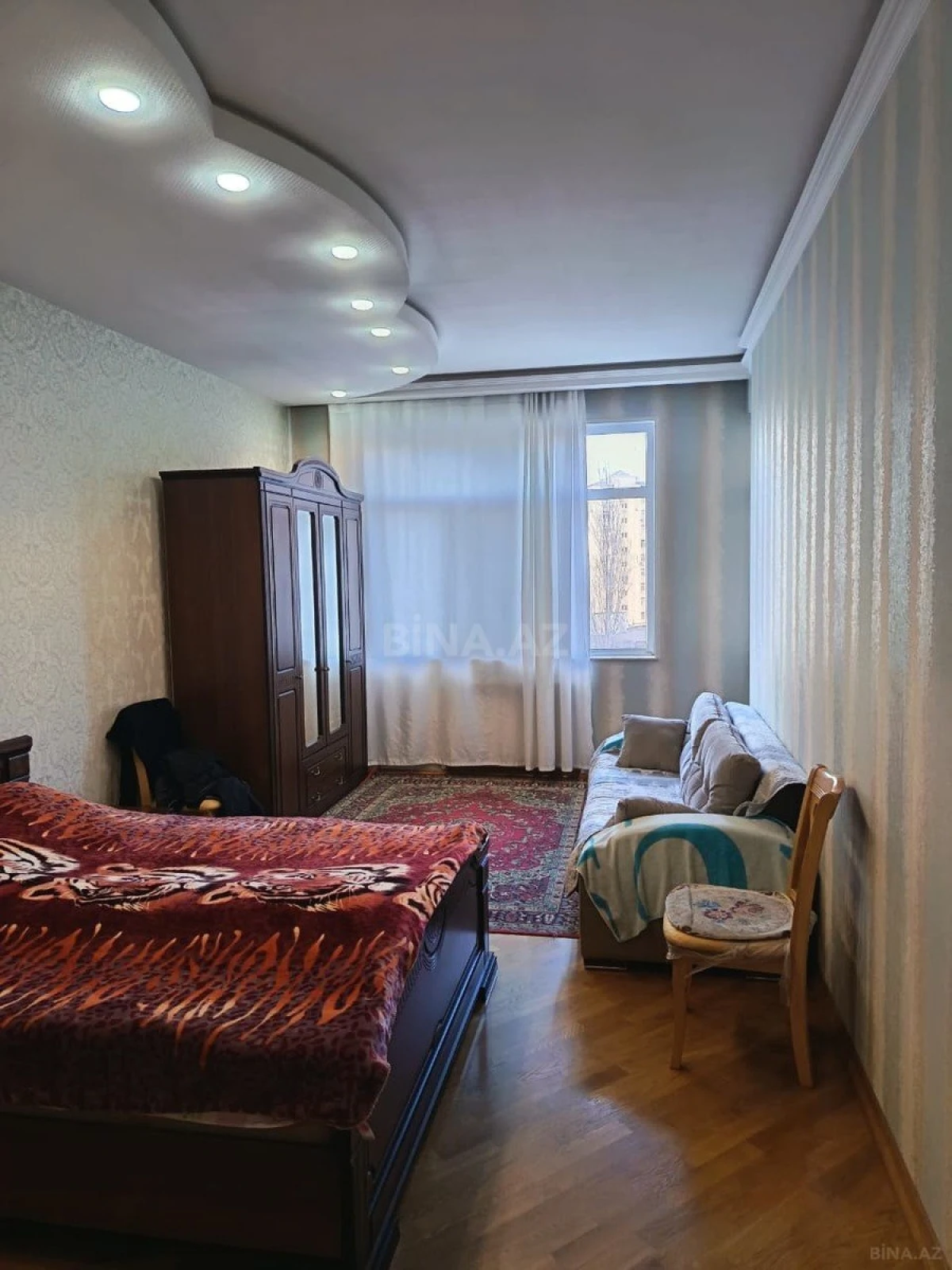 Satılır 3 otaqlı mənzil 130 m²