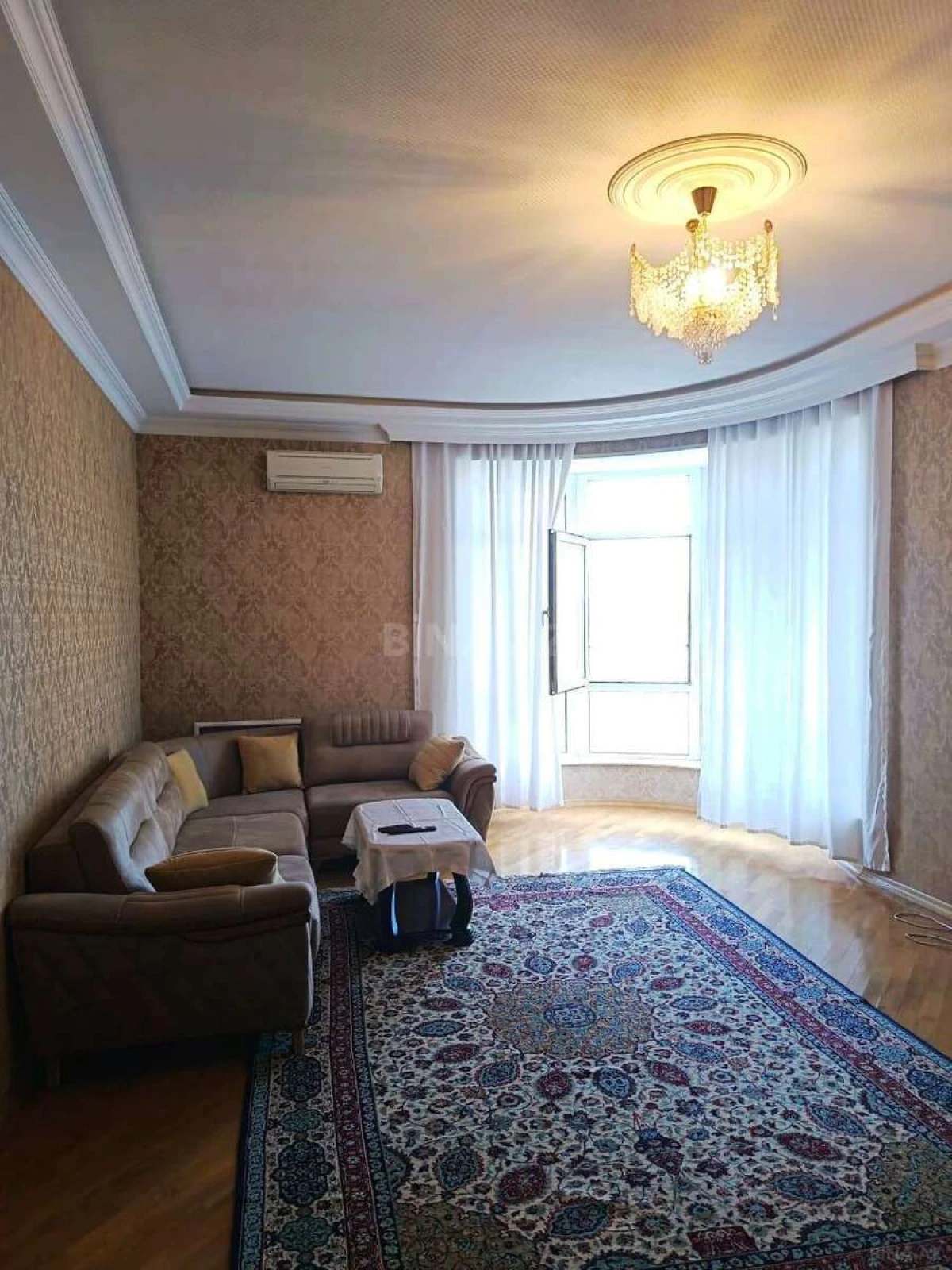 Satılır 3 otaqlı mənzil 130 m²