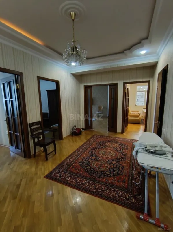 Satılır 3 otaqlı mənzil 130 m²