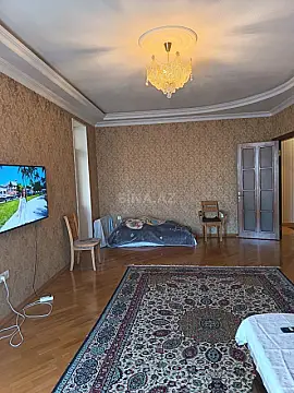 Satılır 3 otaqlı mənzil 130 m²