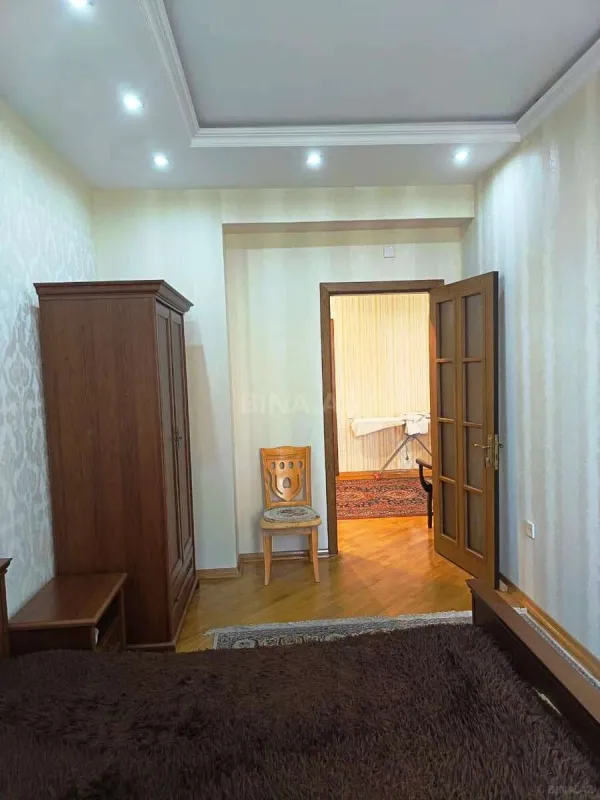 Satılır 3 otaqlı mənzil 130 m²