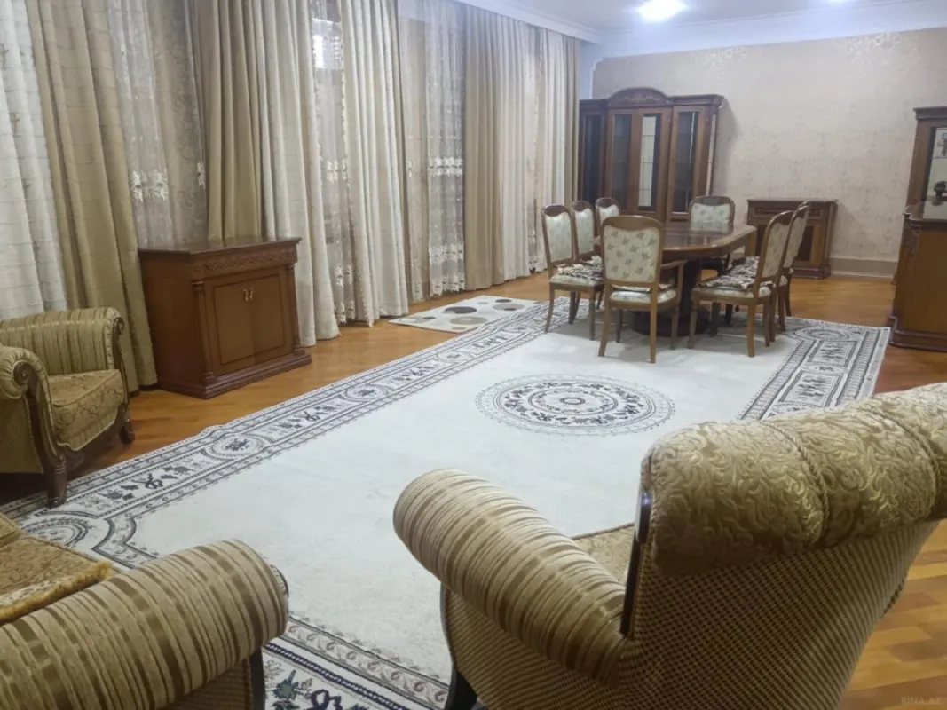 Kirayə verilir 7 otaqlı həyət evi 400 m²