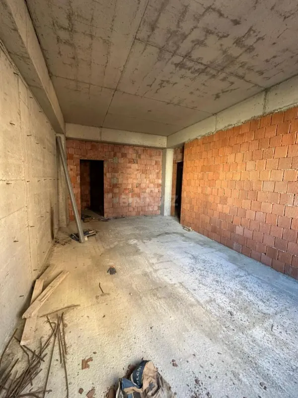 Satılır 3 otaqlı mənzil 130.5 m²