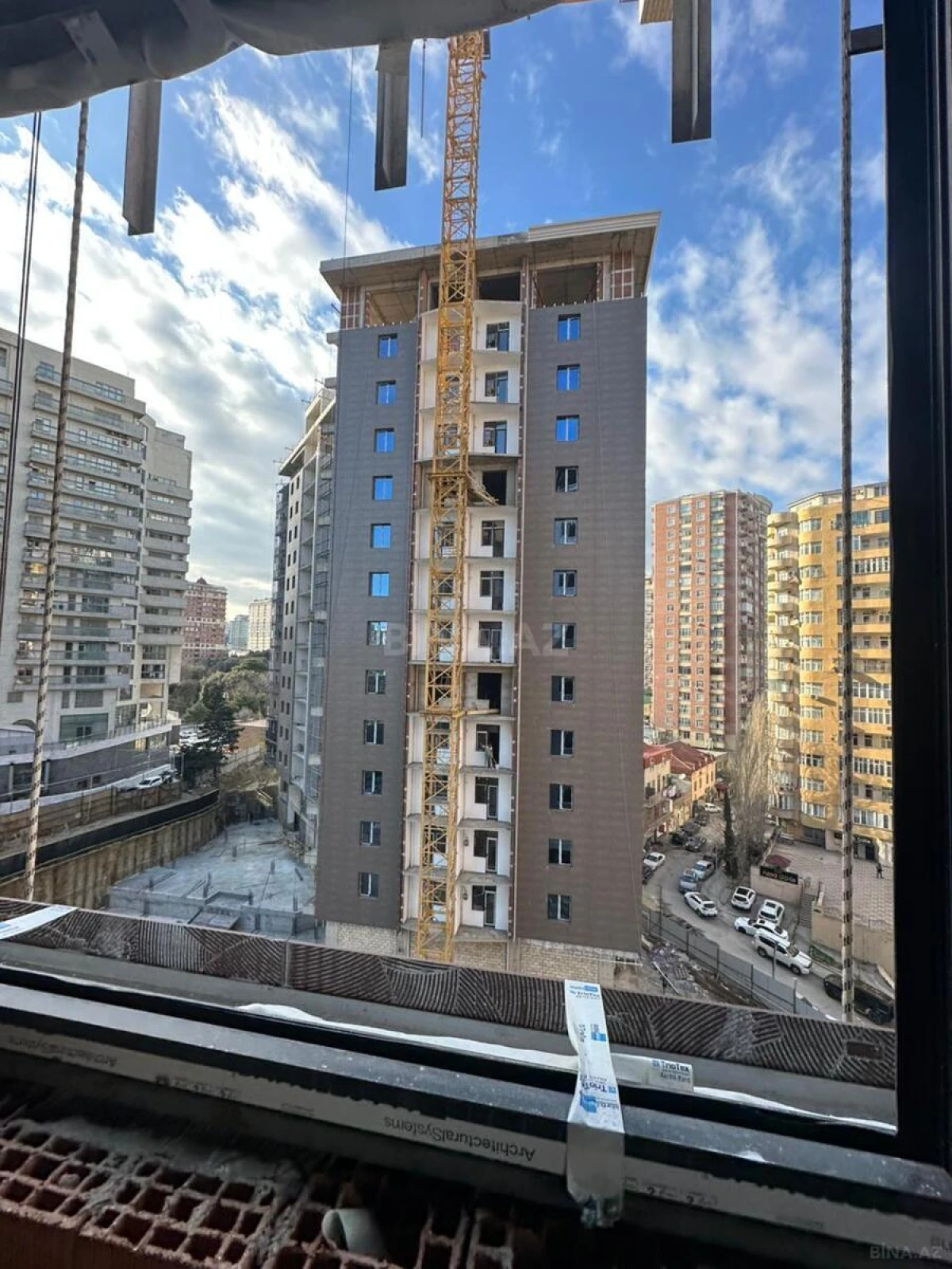 Satılır 3 otaqlı mənzil 130.5 m²