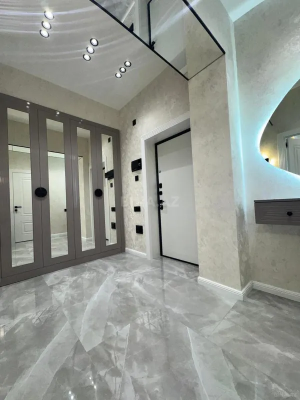 Satılır 2 otaqlı mənzil 67 m²