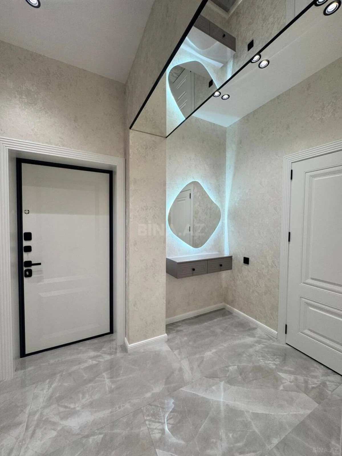 Satılır 2 otaqlı mənzil 67 m²