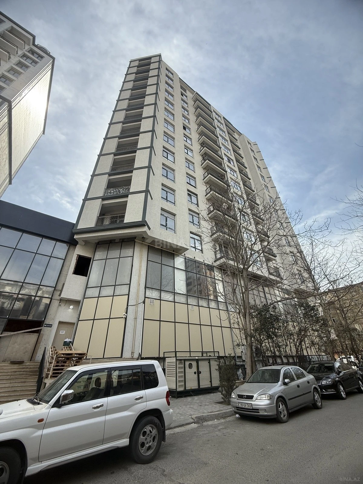 Satılır 3 otaqlı mənzil 145 m²
