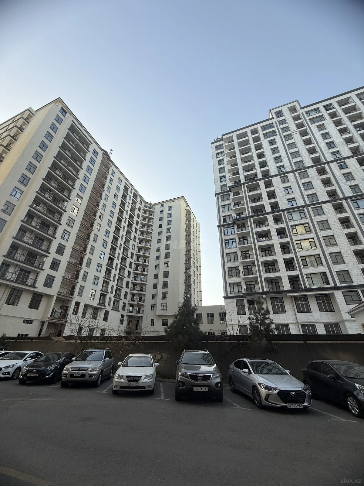 Satılır 3 otaqlı mənzil 145 m²