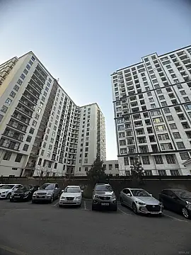 Satılır 3 otaqlı mənzil 145 m²