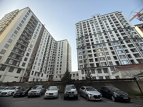 Satılır 3 otaqlı mənzil 145 m²