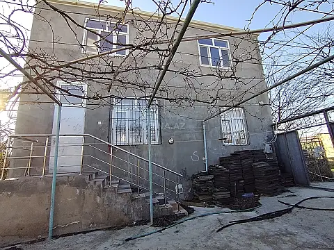 Satılır 5 otaqlı həyət evi 180 m²