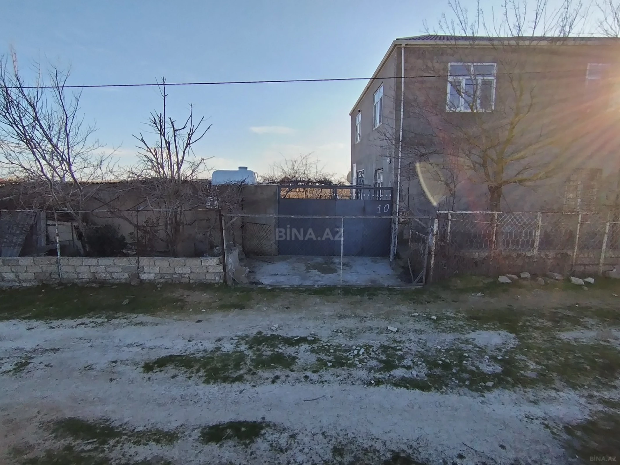 Satılır 5 otaqlı həyət evi 180 m²