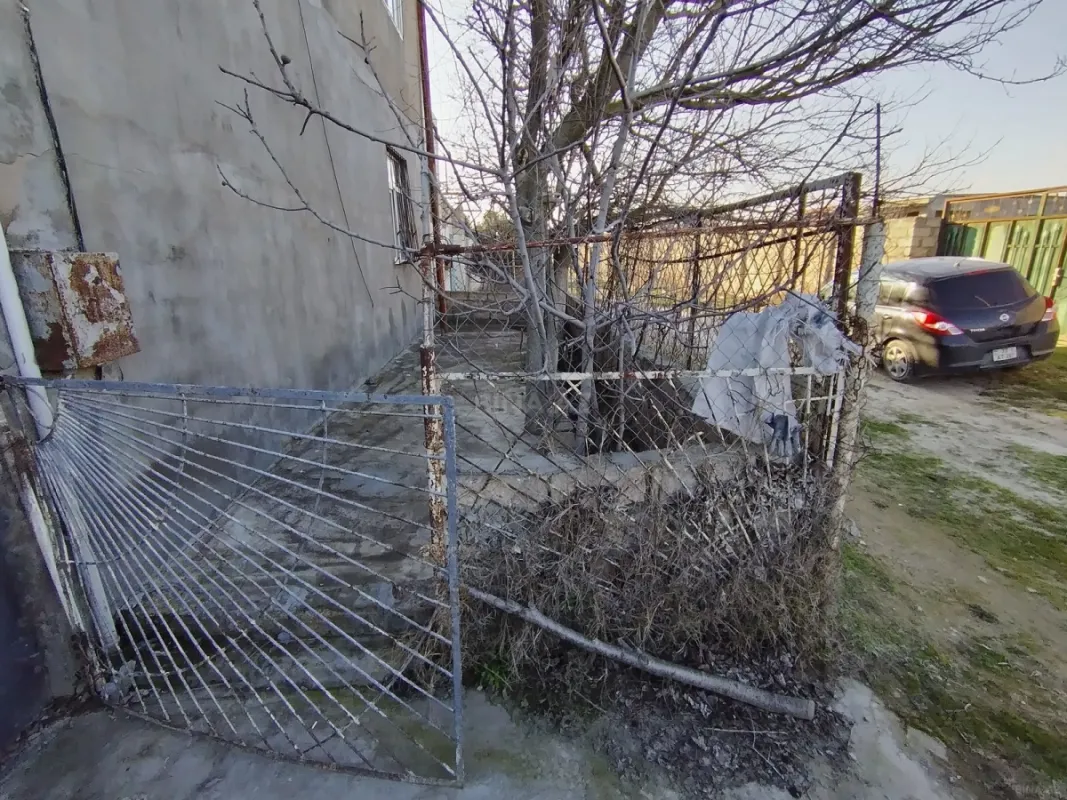 Satılır 5 otaqlı həyət evi 180 m²