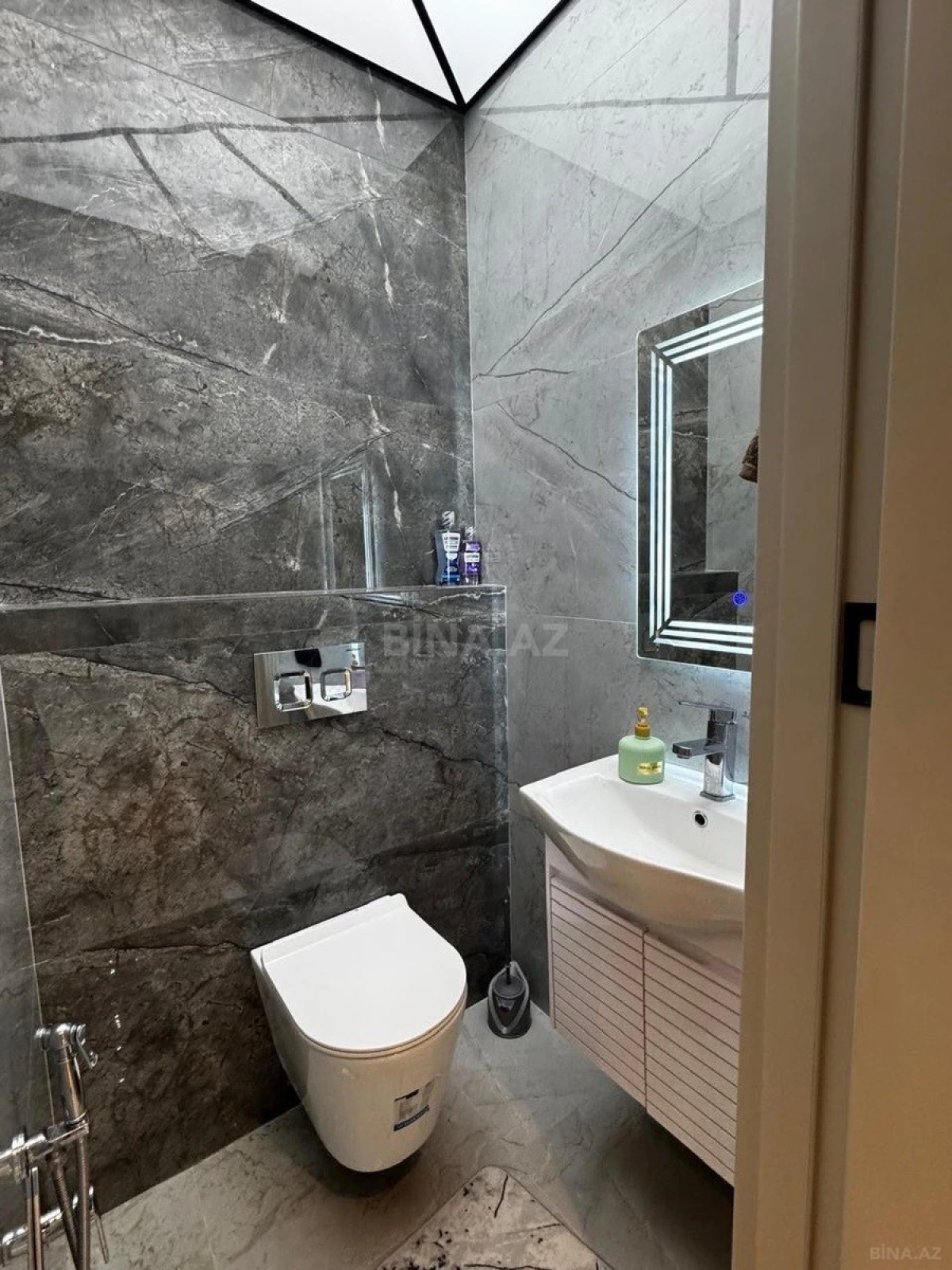 Satılır 3 otaqlı mənzil 99 m²