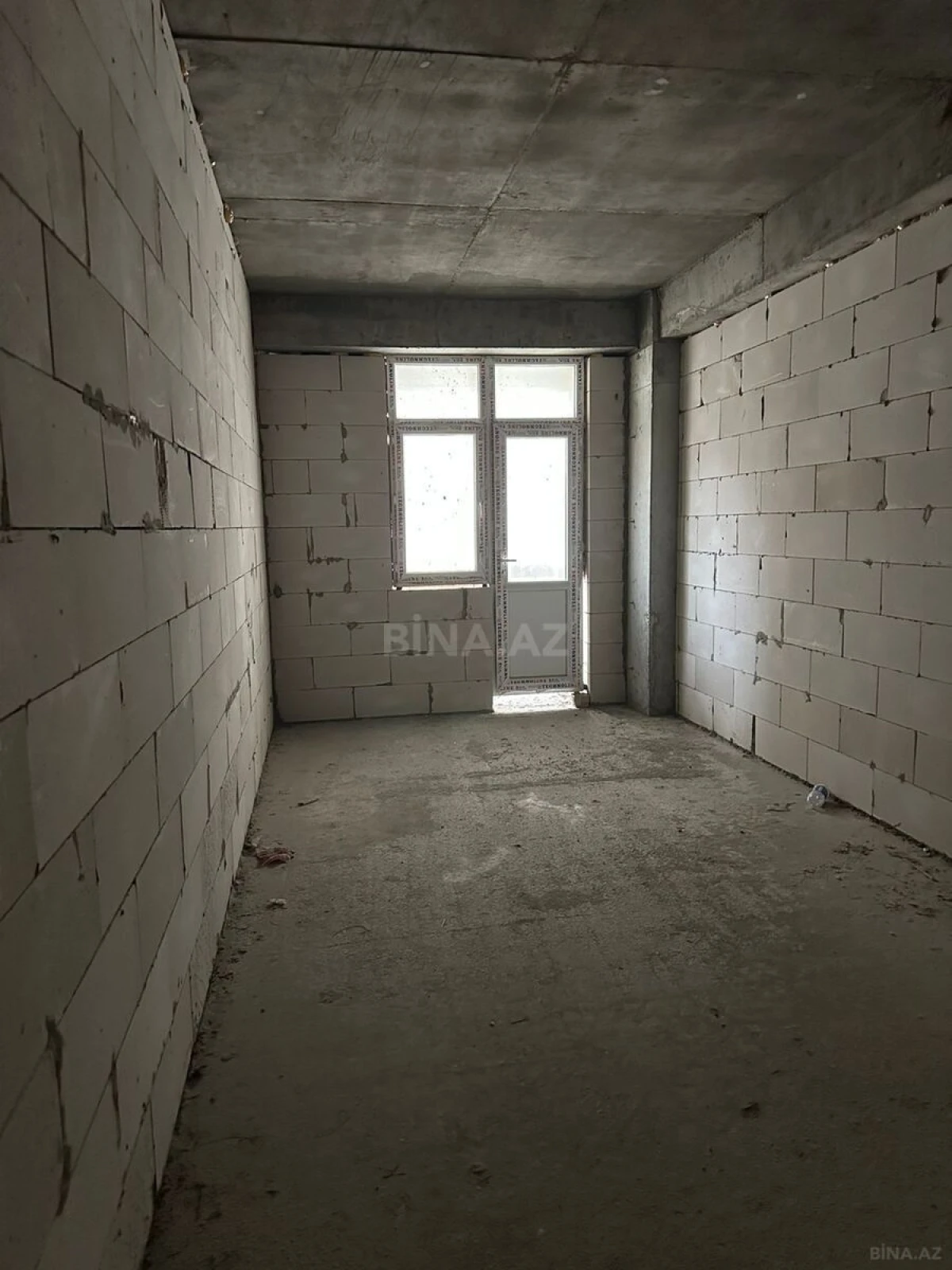 Satılır 2 otaqlı mənzil 106 m²