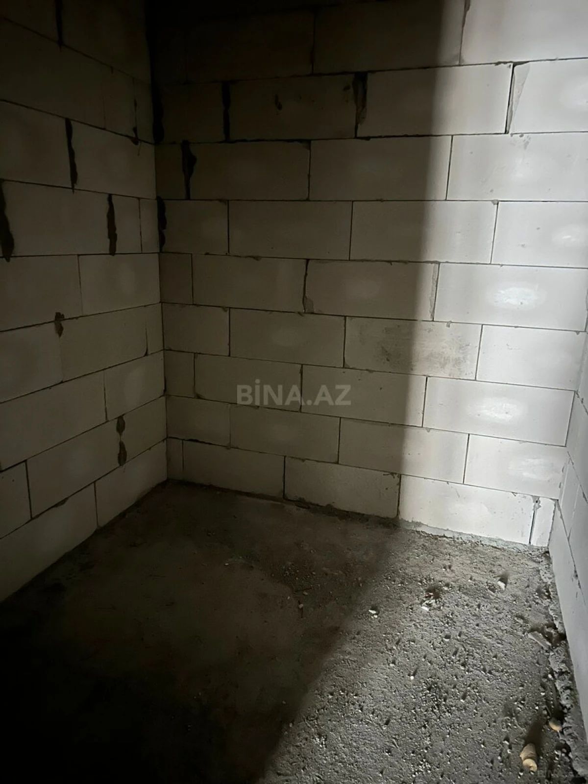 Satılır 2 otaqlı mənzil 106 m²