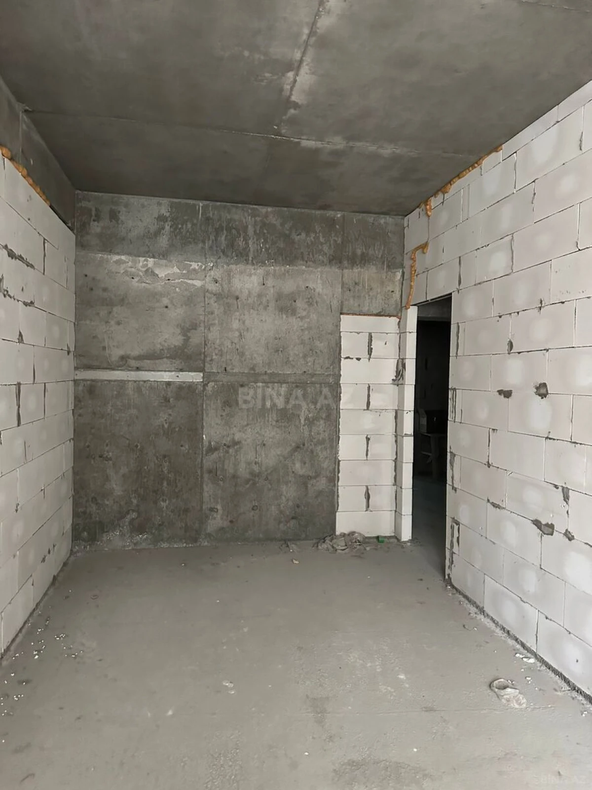 Satılır 2 otaqlı mənzil 106 m²