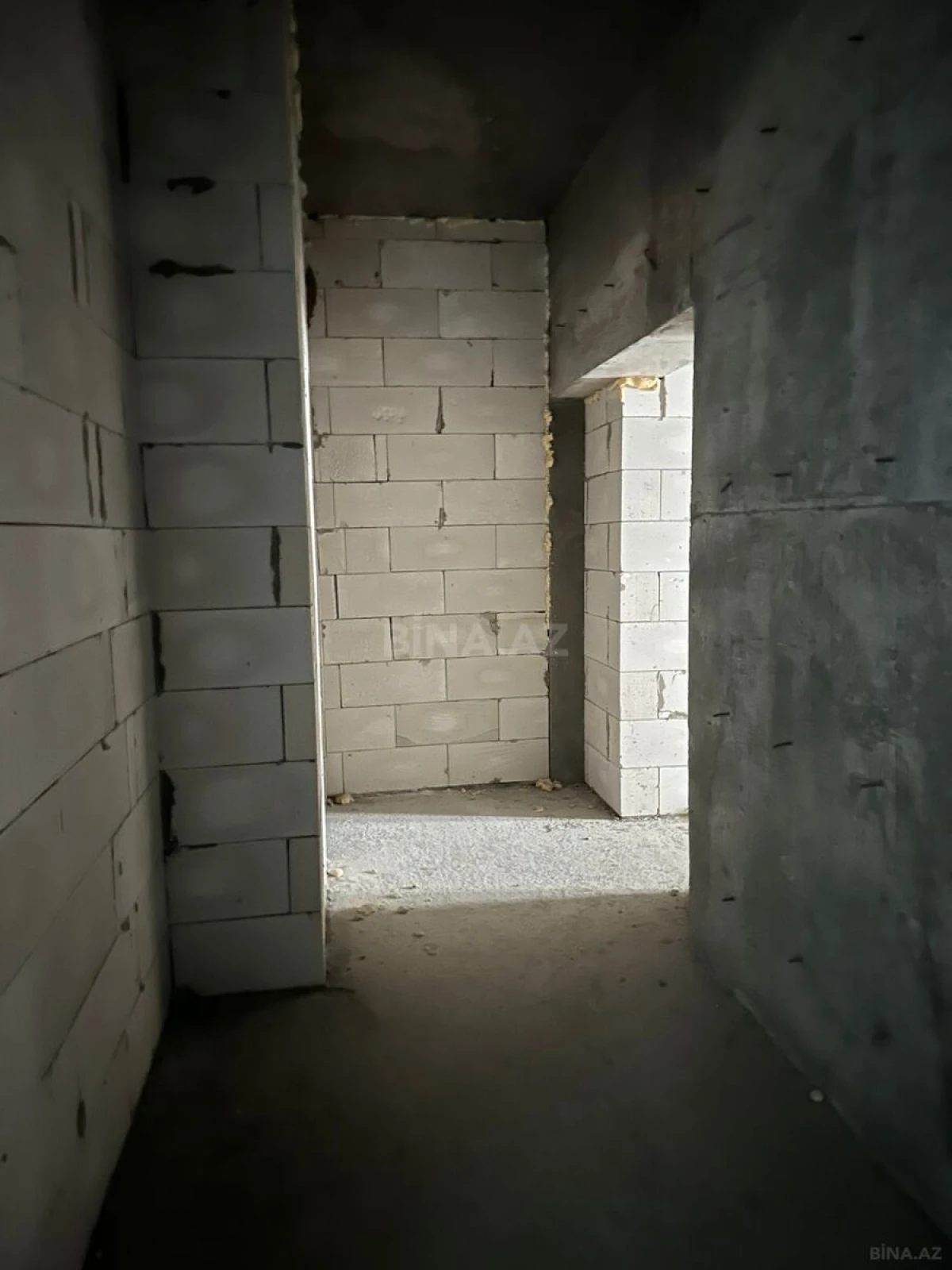 Satılır 2 otaqlı mənzil 106 m²