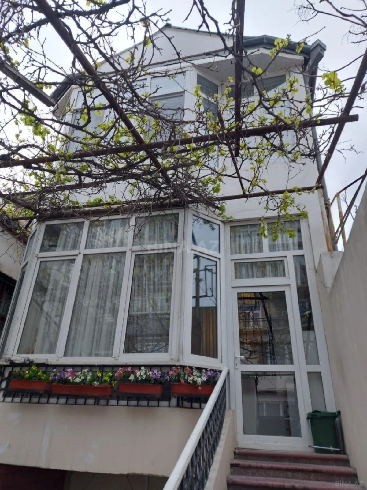 Satılır 6 otaqlı həyət evi 300 m²