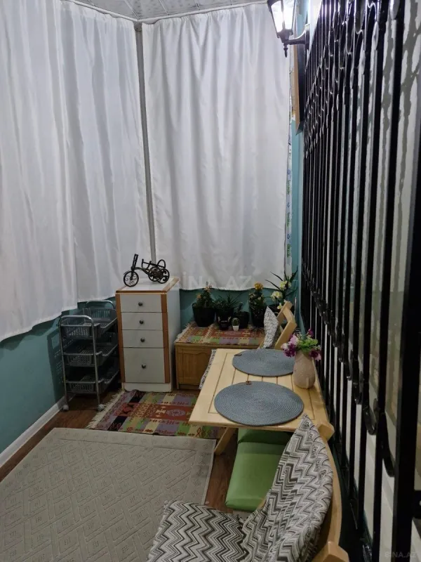 Satılır 6 otaqlı həyət evi 300 m²