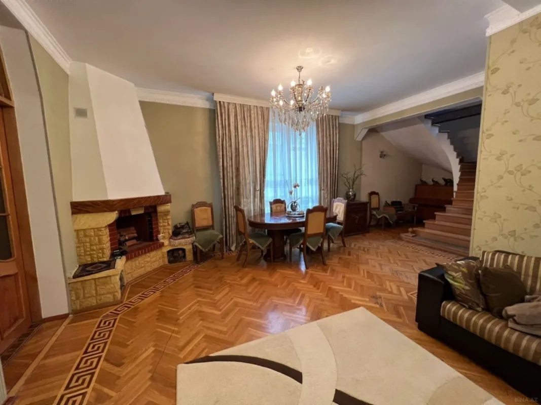 Satılır 6 otaqlı həyət evi 300 m²